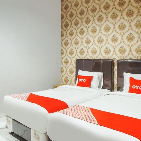 Super Oyo Capital O 92066 Papakoel Hotel & Cafe Medan Exterior photo