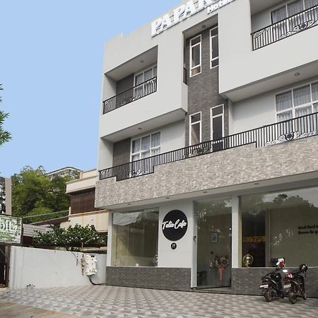 Super Oyo Capital O 92066 Papakoel Hotel & Cafe Medan Exterior photo