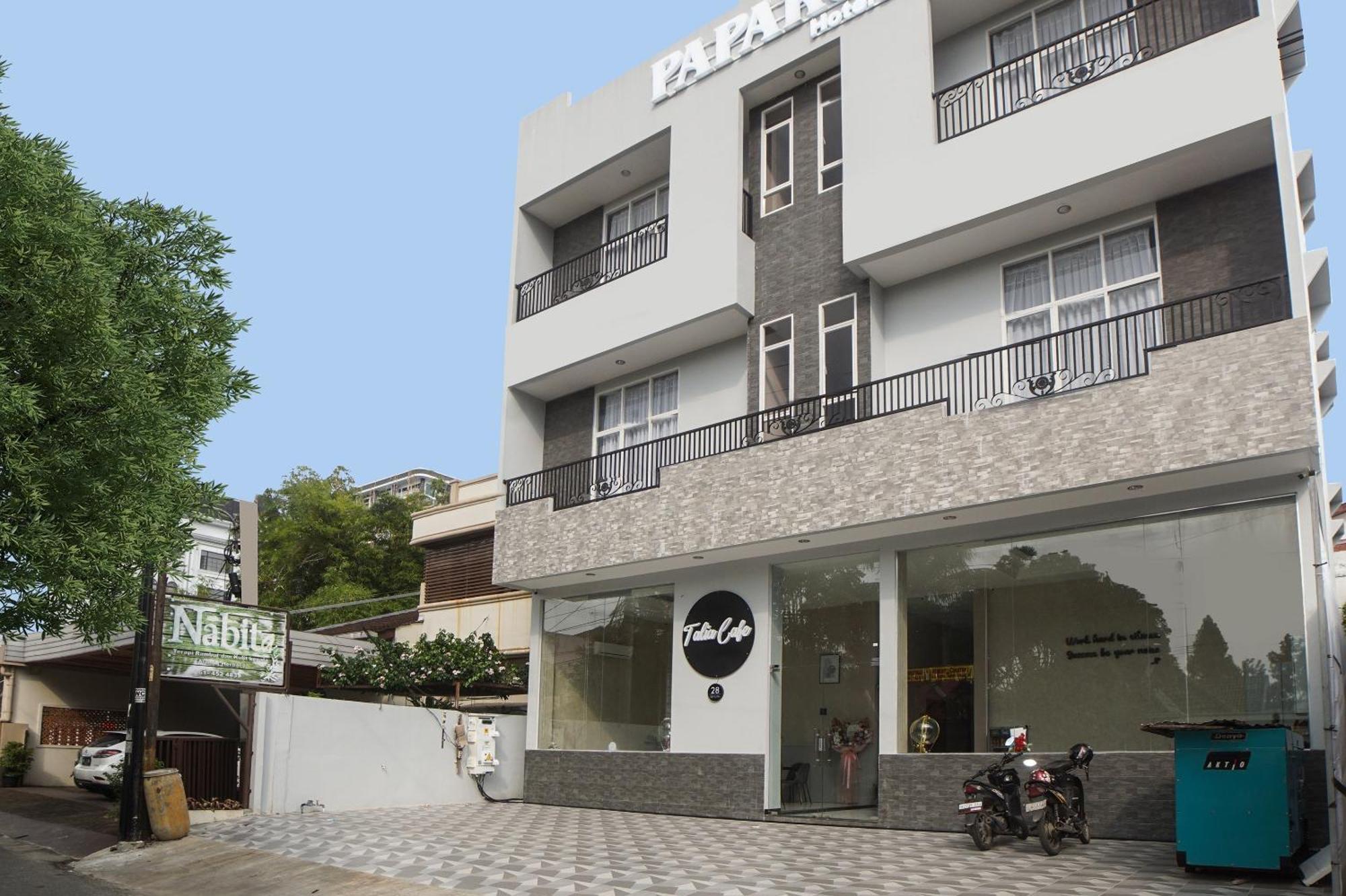 Super Oyo Capital O 92066 Papakoel Hotel & Cafe Medan Exterior photo