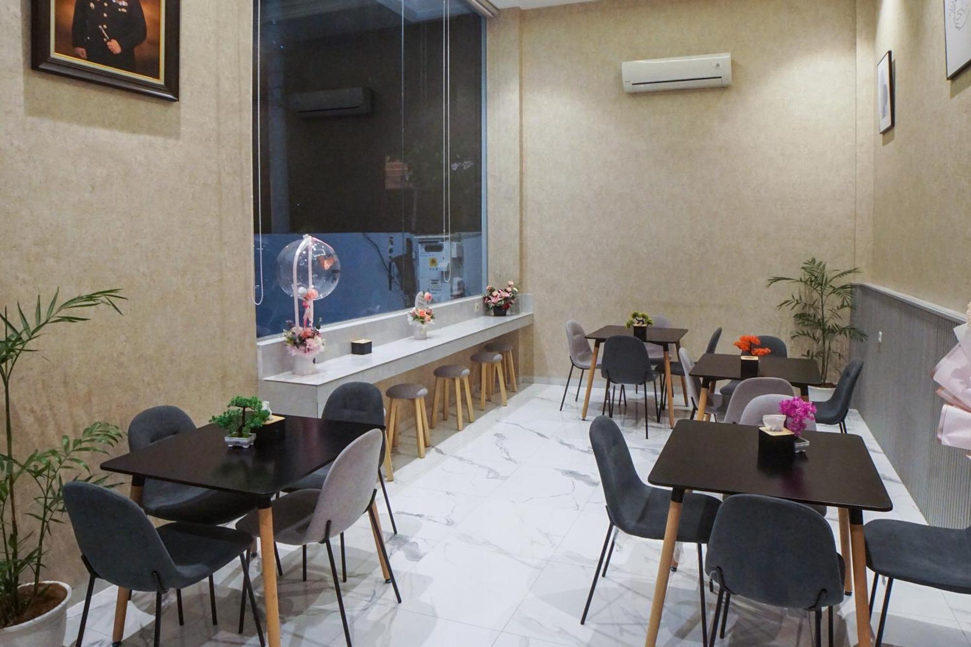 Super Oyo Capital O 92066 Papakoel Hotel & Cafe Medan Exterior photo